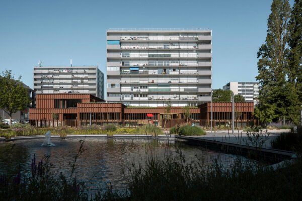 VLZ_17_Front vew_pond_a+sd_©TVoisin